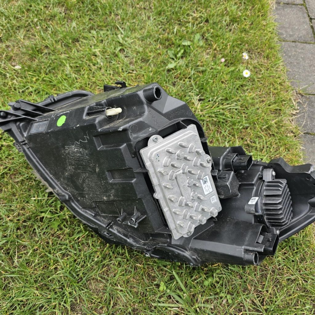 Lampa przód PEUGEOT 208 II