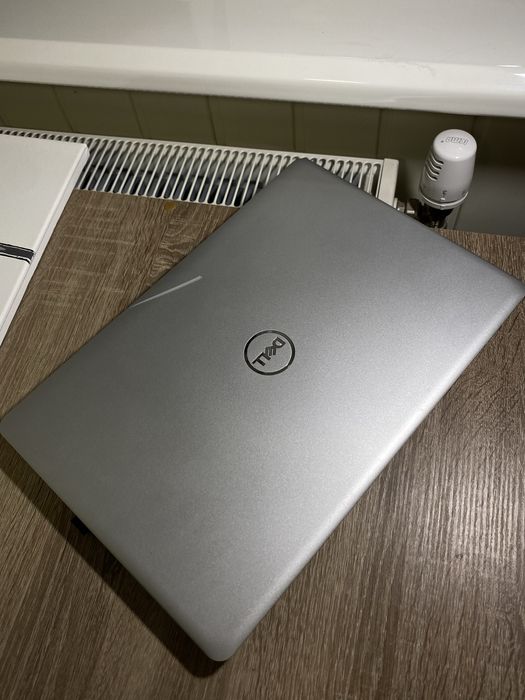 Dell Intel(R) Core(TM) 13-8145U CPU 2.10GHz 2.30 GHz