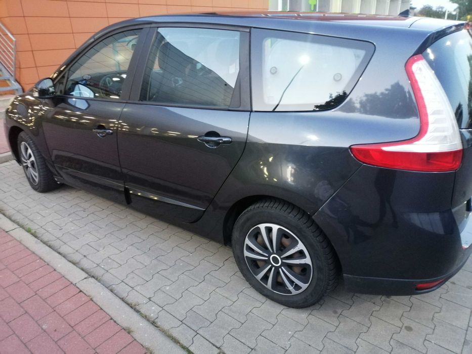 Renault Megane Scenik 2011 1.6 130к.с