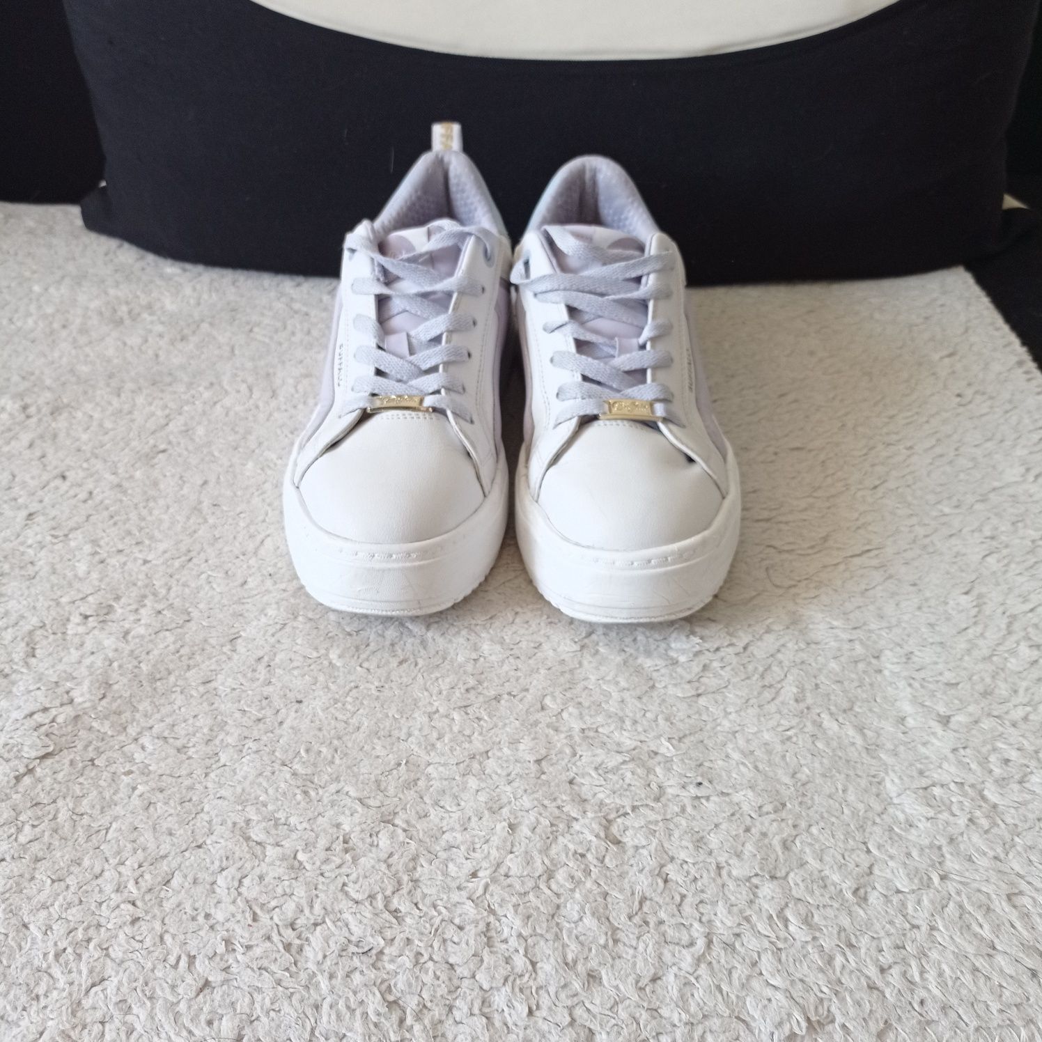 Sneakersy Buffalo rozmiar 37. Długość wkładki 23. Stan bdb