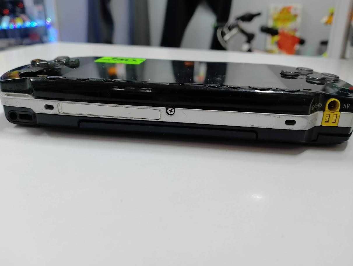 Konsola Sony Playstation PSP-1004 + ładowarka