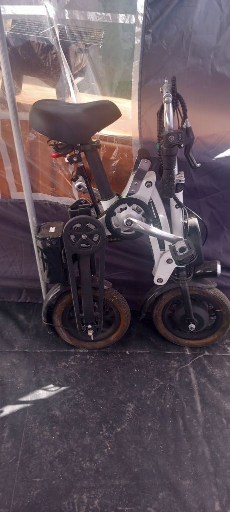 Bicicleta dobrável elétrica LG como nova
