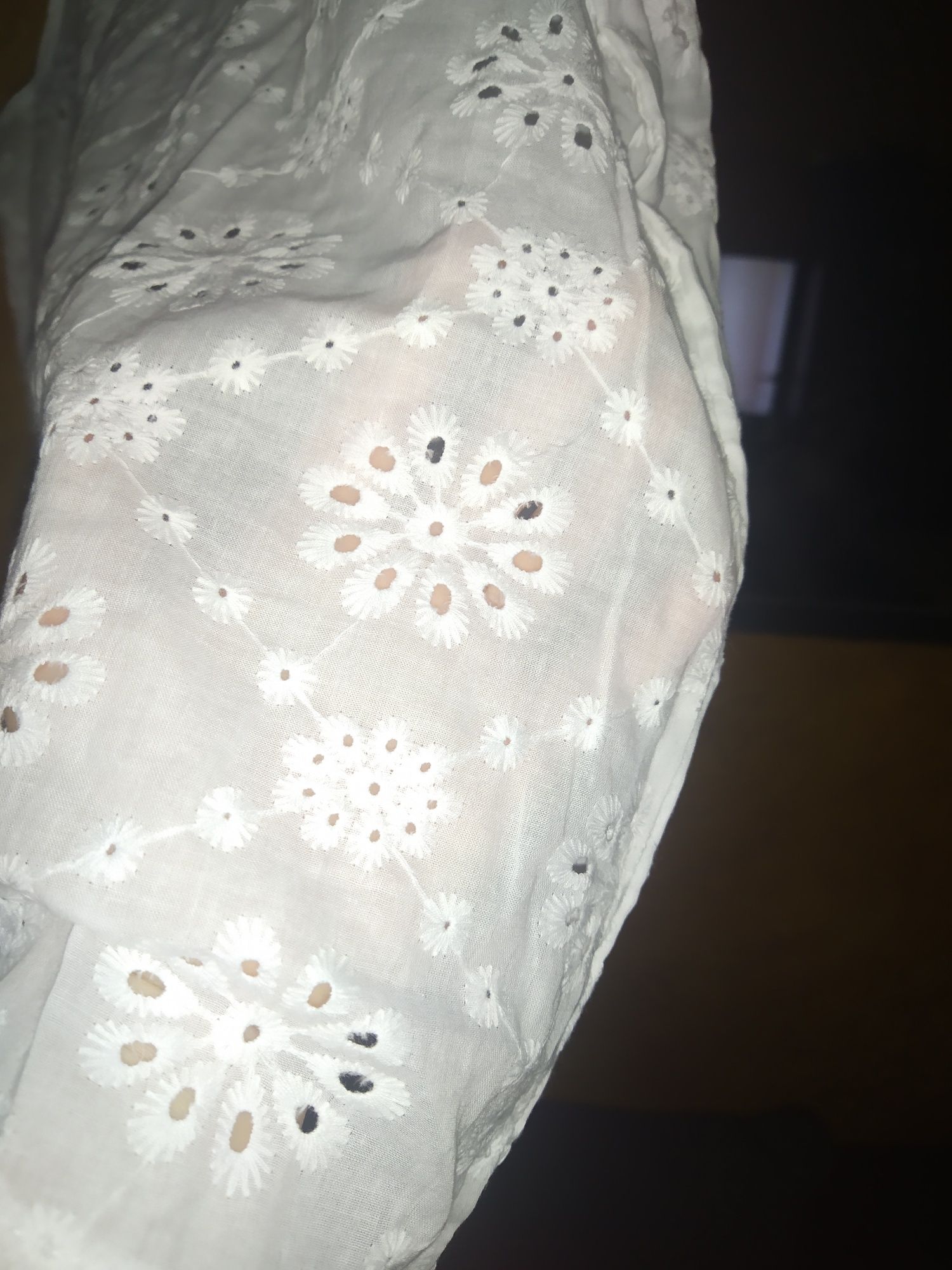Bluzka elegancka z tiulowym rękawem . Rozmiar 44.