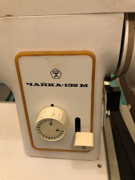 Продається швейна машинка у чемодані