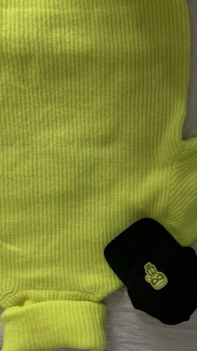 Светр Zara обʼємний. Яскравий. Розмір L