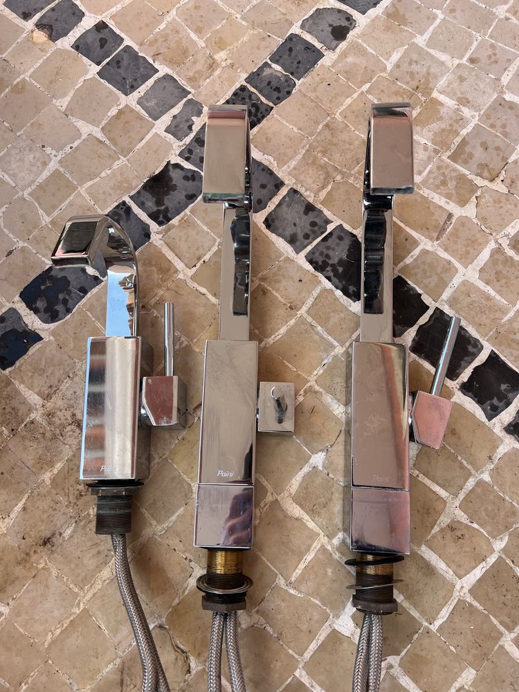Vendo Conjunto Misturadoras Piani - 2 Lavatorio e 1 Bide