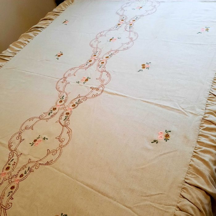 Colcha de linho vintage com bordado
