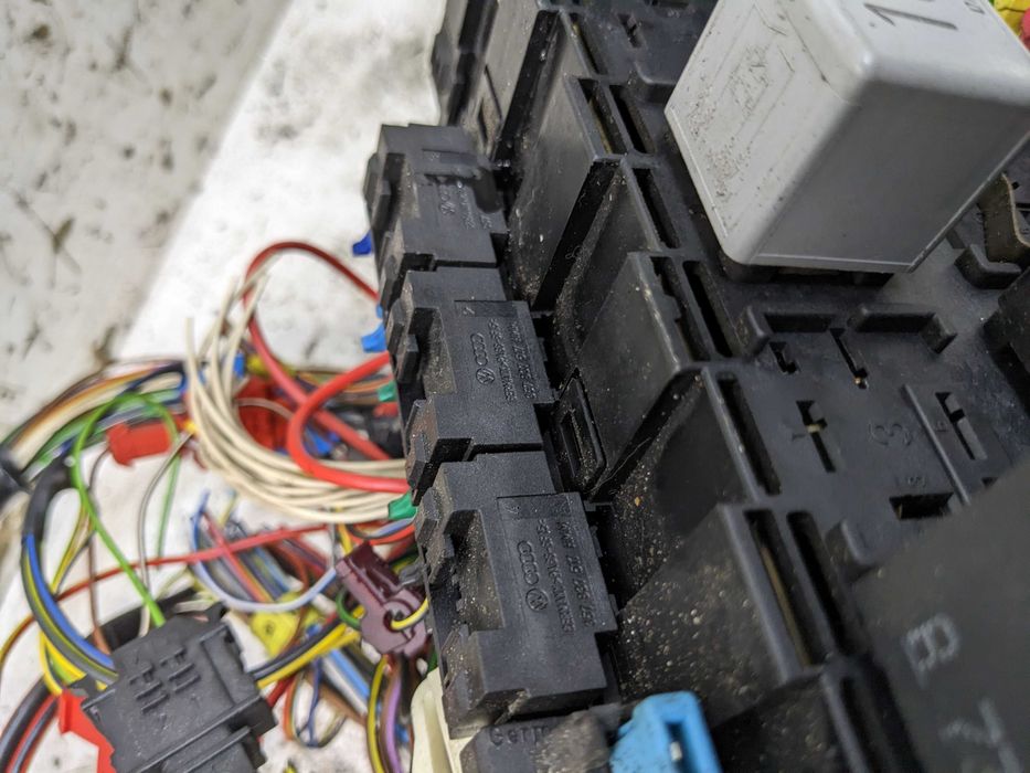 Volkswagen Passat B4 Golf III 1.9 TDI Skrzynka Bezpieczników