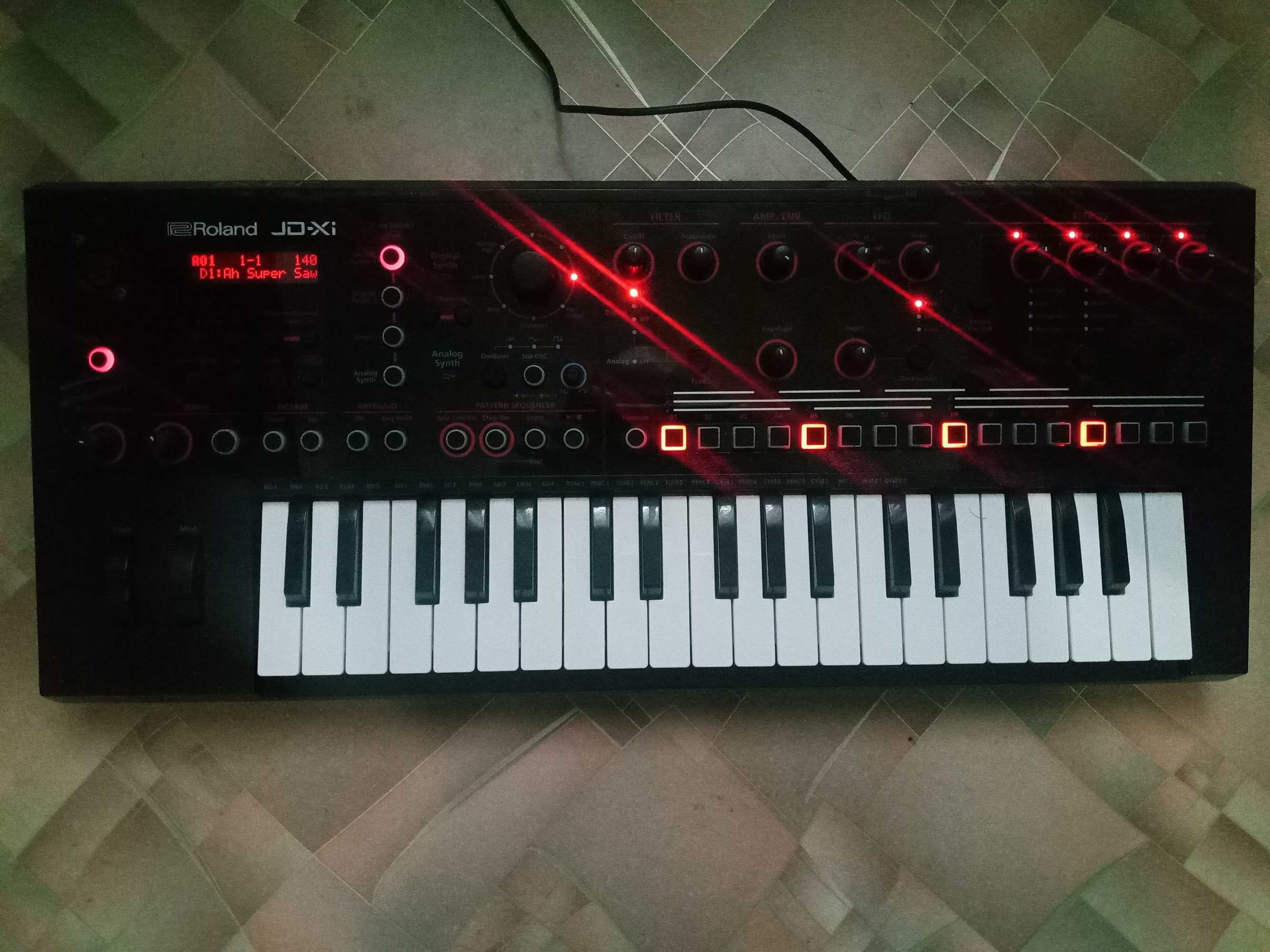 Синтезатор Roland JD-Xi