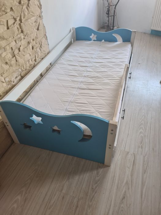 Łóżko dziecięce z materacem