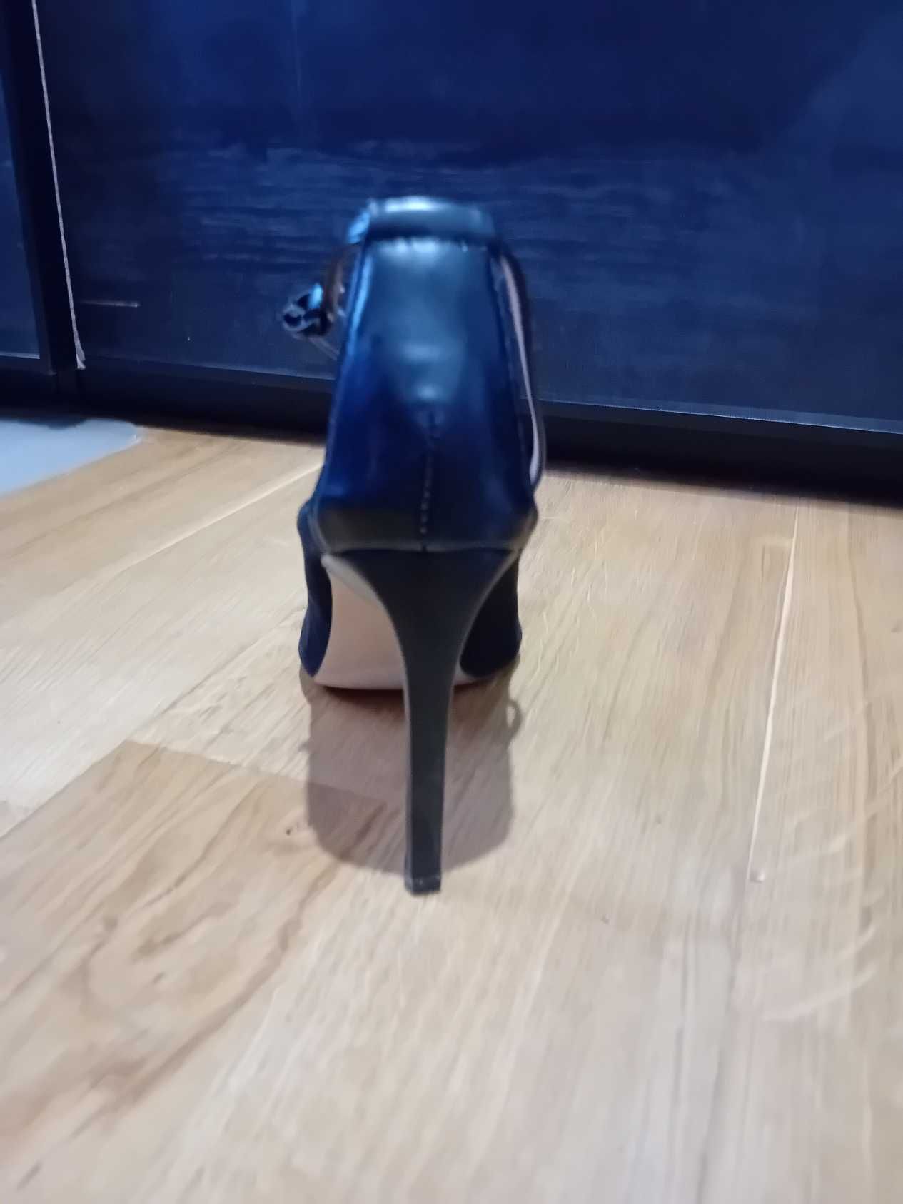 Sapatos Stradivarius salto alto