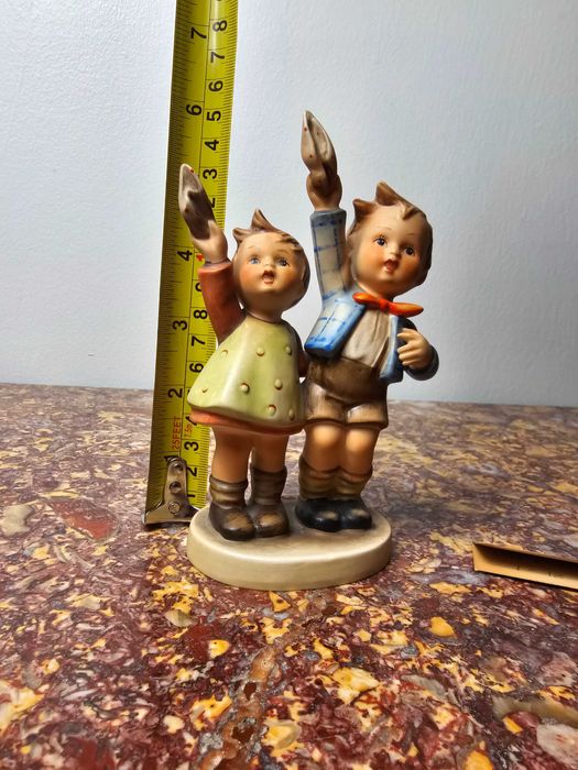 Figurka porcelana Goebel Hummel #153/0 "Auf Widersehen" 15 cm Niemcy