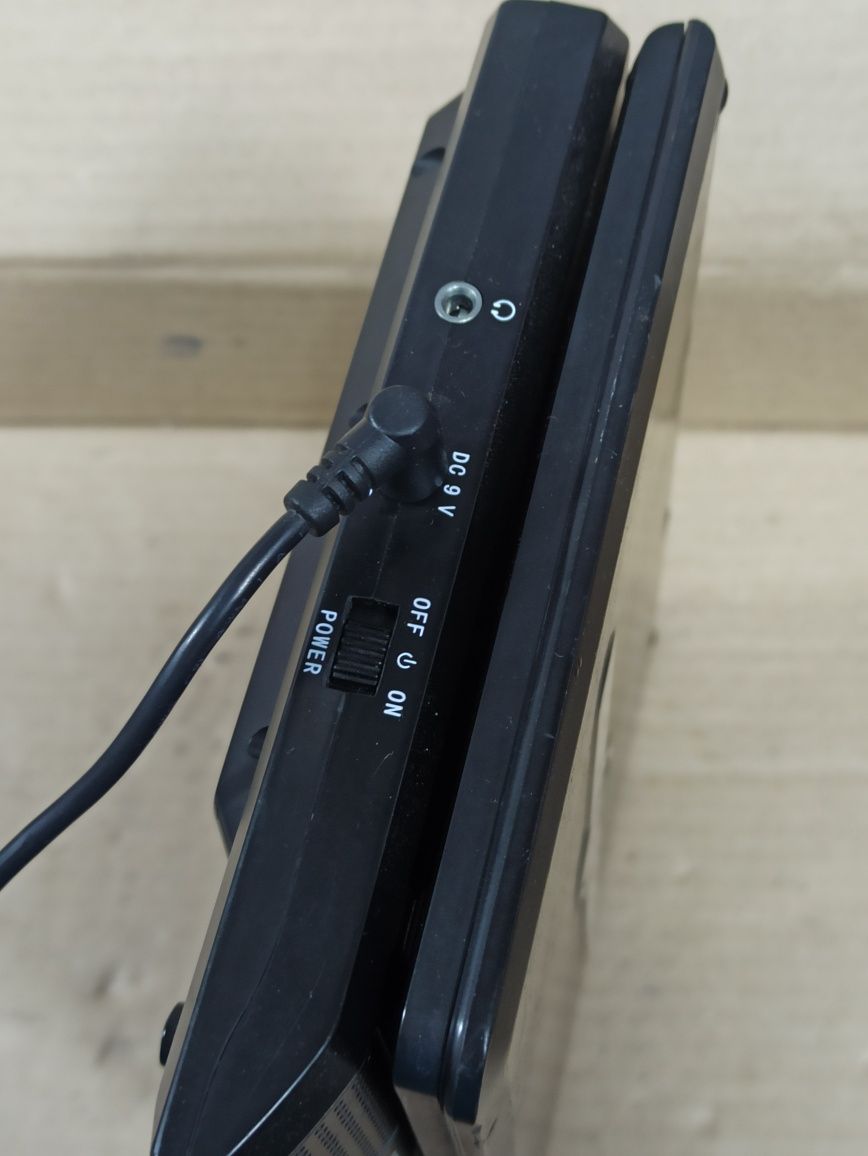 Портативный DVD player Sharp