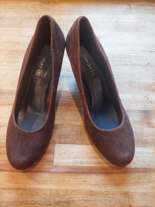 Zamszowe czółenka Tamaris, r. 39, czekoladowy brąz