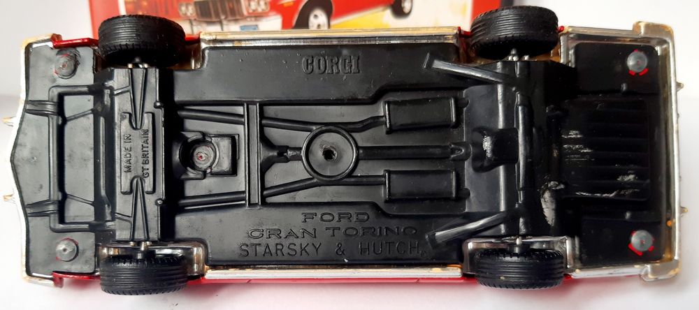 Lote Starsky & Hutch Corgi Toys 1/32+DVD