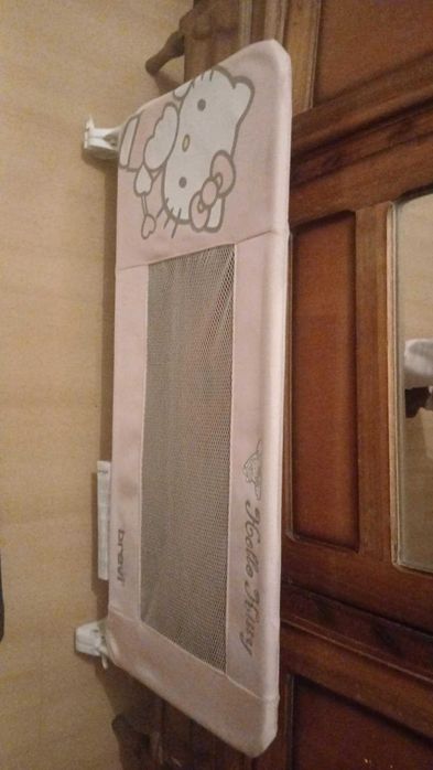 Barreira de cama de menina