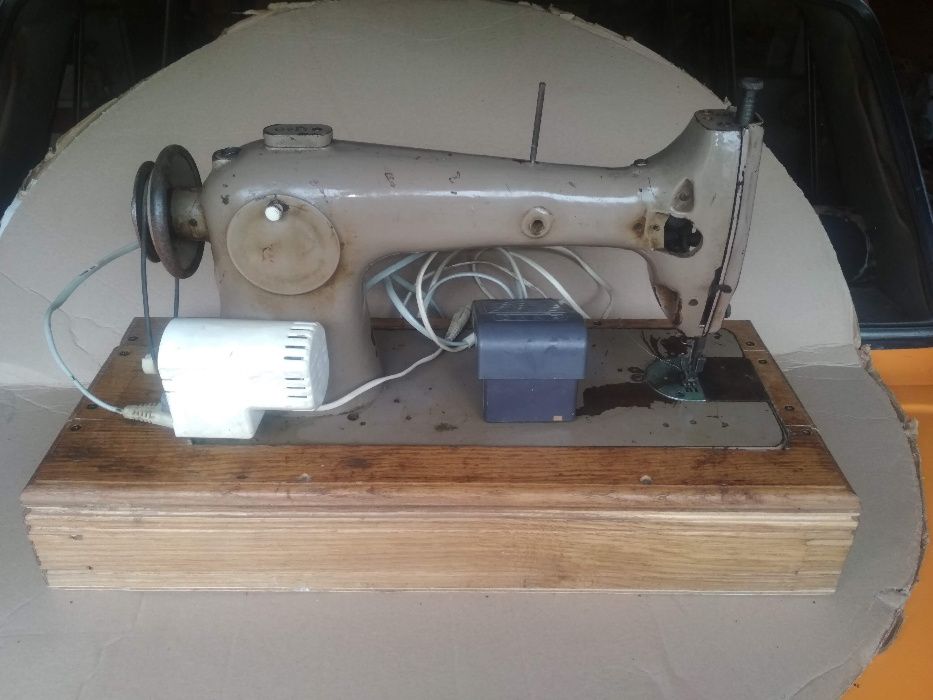 Промислова швейна машина  22-го класу (виготовлена в СССР)