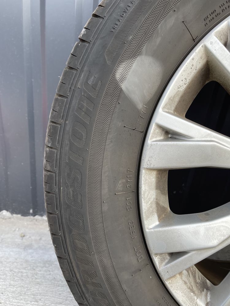 Диски в сборе с резиной 215/65r17 bridgestone,volkswagen