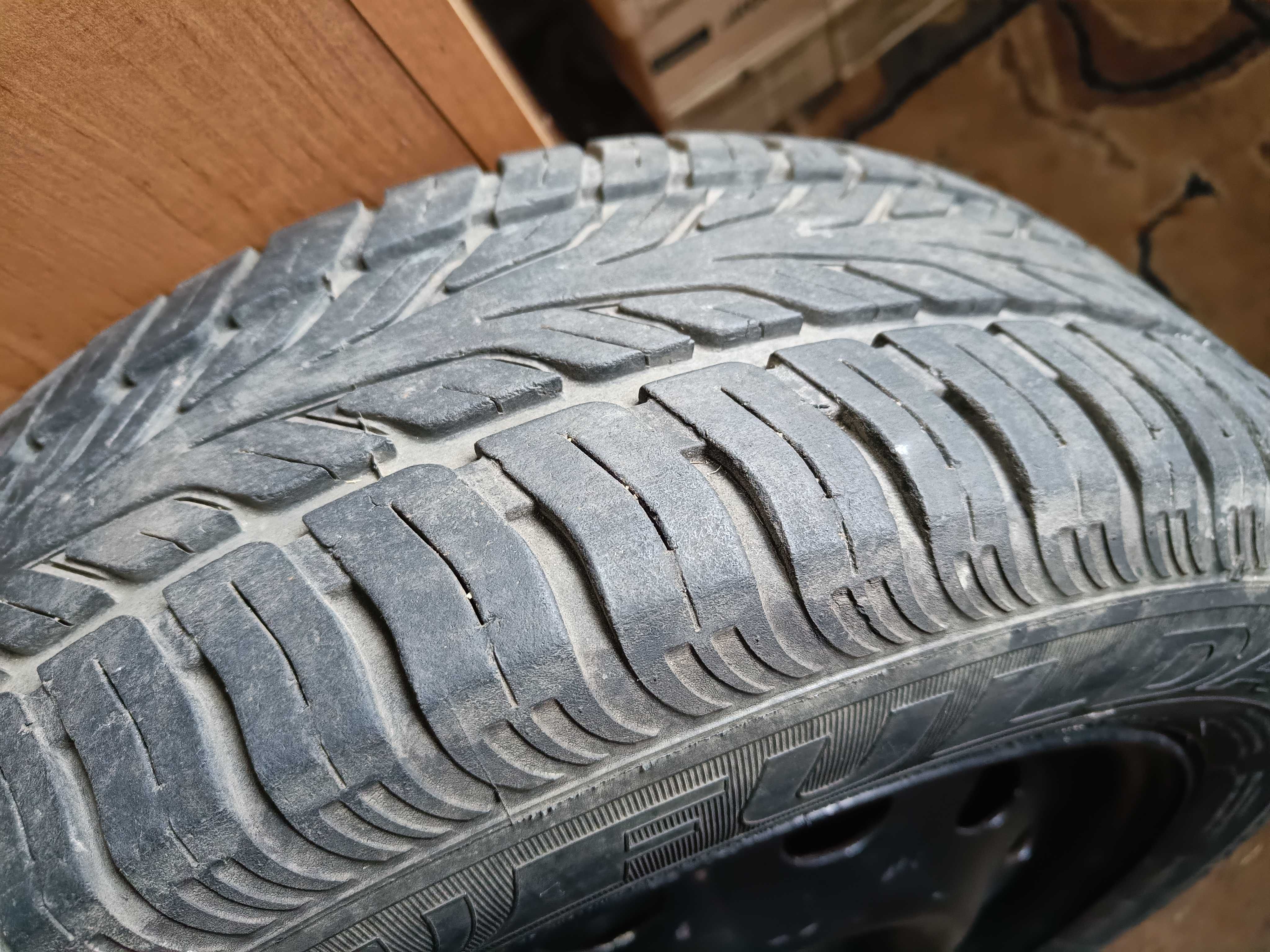 FELGA / Felgi czarne FORD stalowe 6Jx15x49.5 - 5 szt. z oponami