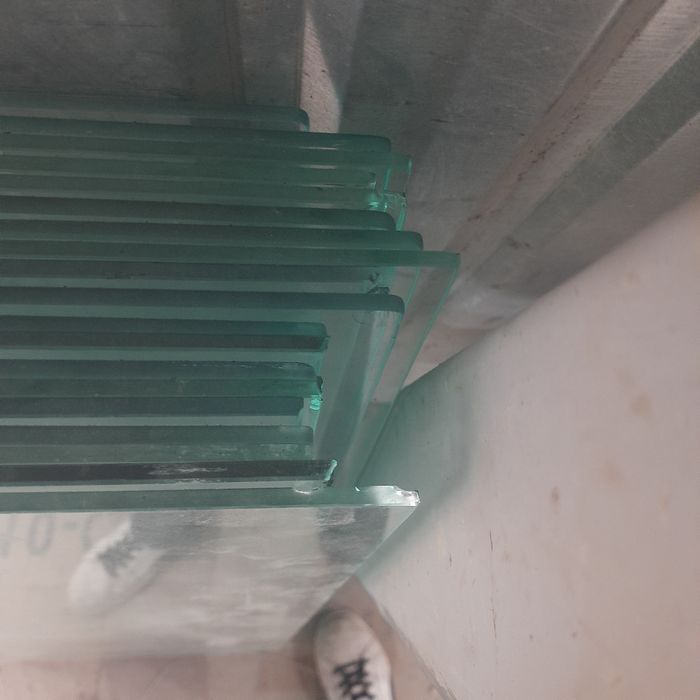 Стеклянная полка,витрина.