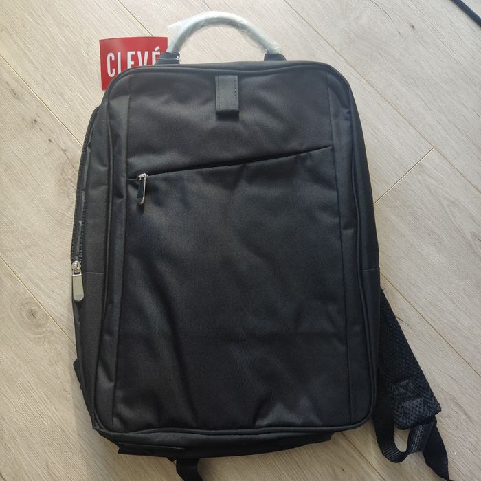 Czarny plecak na laptopa