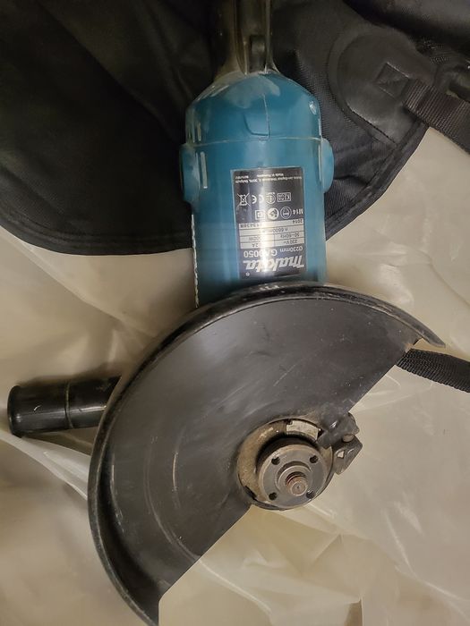 Угловая шлифмашина Makita GA9050
Угловая шлифмашина Makita GA9050