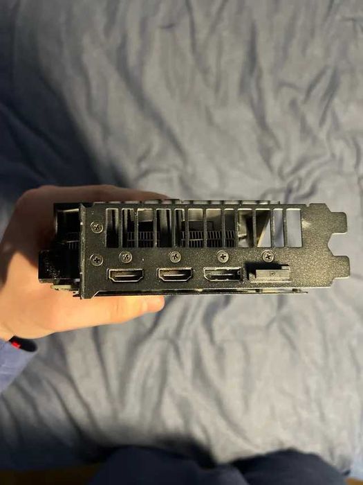 Gráfica Asus GTX 1660 Super Strix 6GB como nova