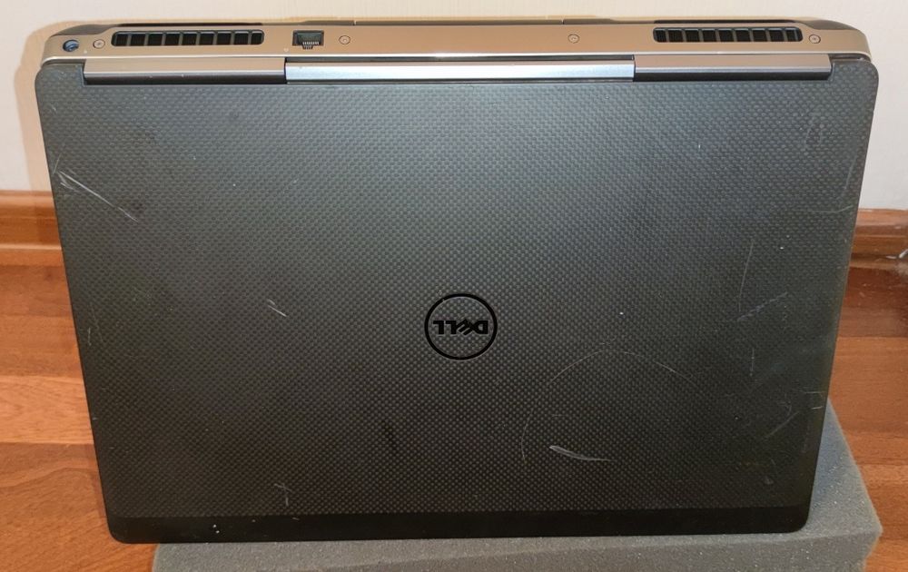Ноутбук Dell Precision 7710 17.3 FullHD I7-6820HQ RAM-16Gb SSD AMD 2gb