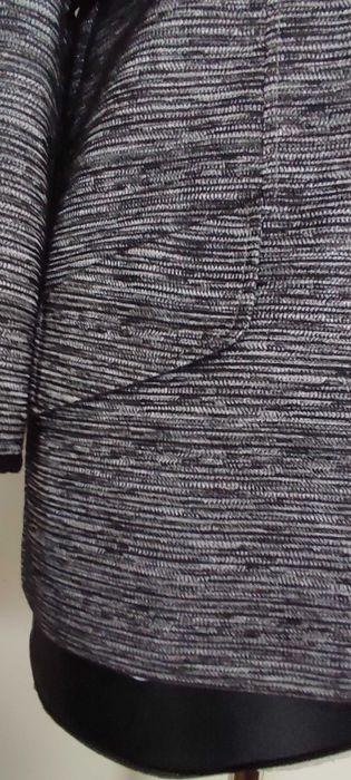 Elegancki żakiet z efektownym kołnierzem r.40