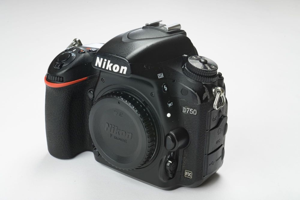 Nikon D750 — câmara fotográfica usada