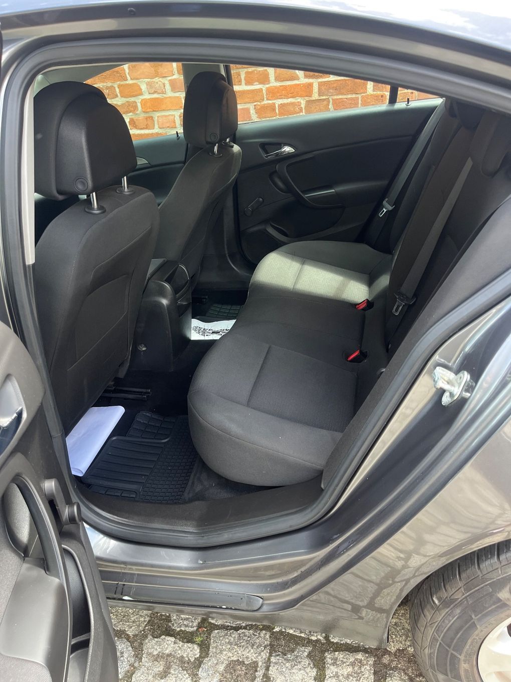 Opel Insignia 1.8 benzyna mały przebieg 188 tyś km! Sprawna klima! Dobrze jeździ!
