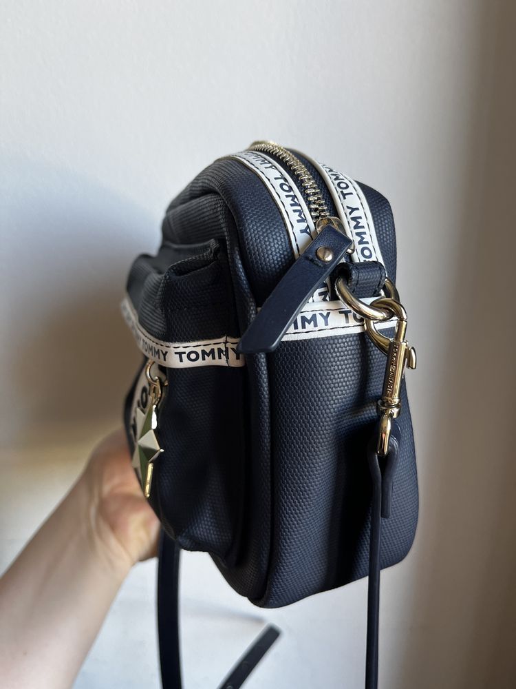 Torebka na ramię listonoszka Tommy Hilfiger