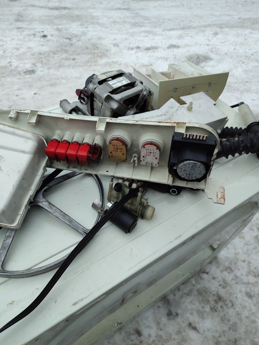 Запчастини до пральної машини індезіт W105TX W84TX