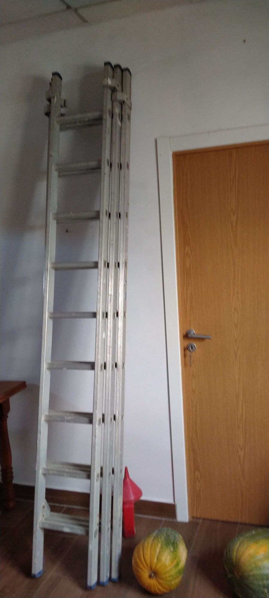 Vendo escada de três elementos