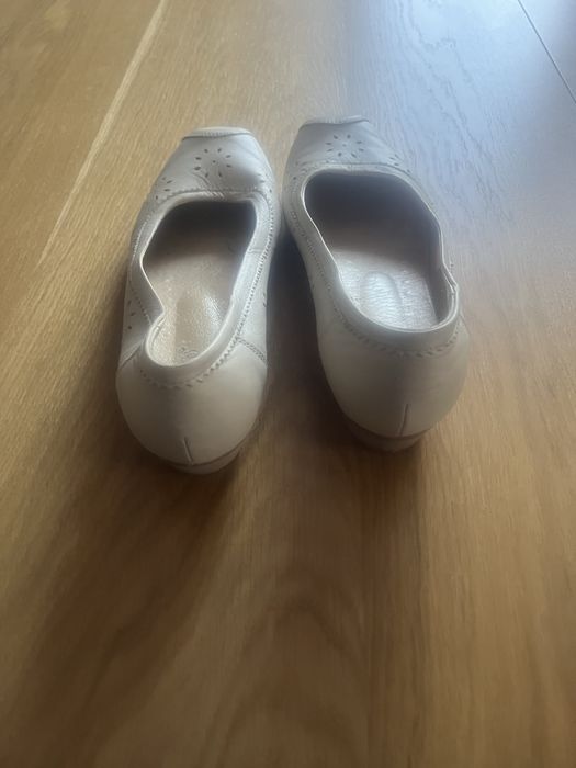 Skórzane czółenka firmy Acord