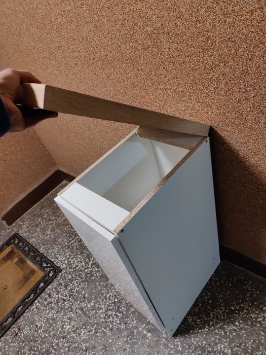 Biała szafka i blat