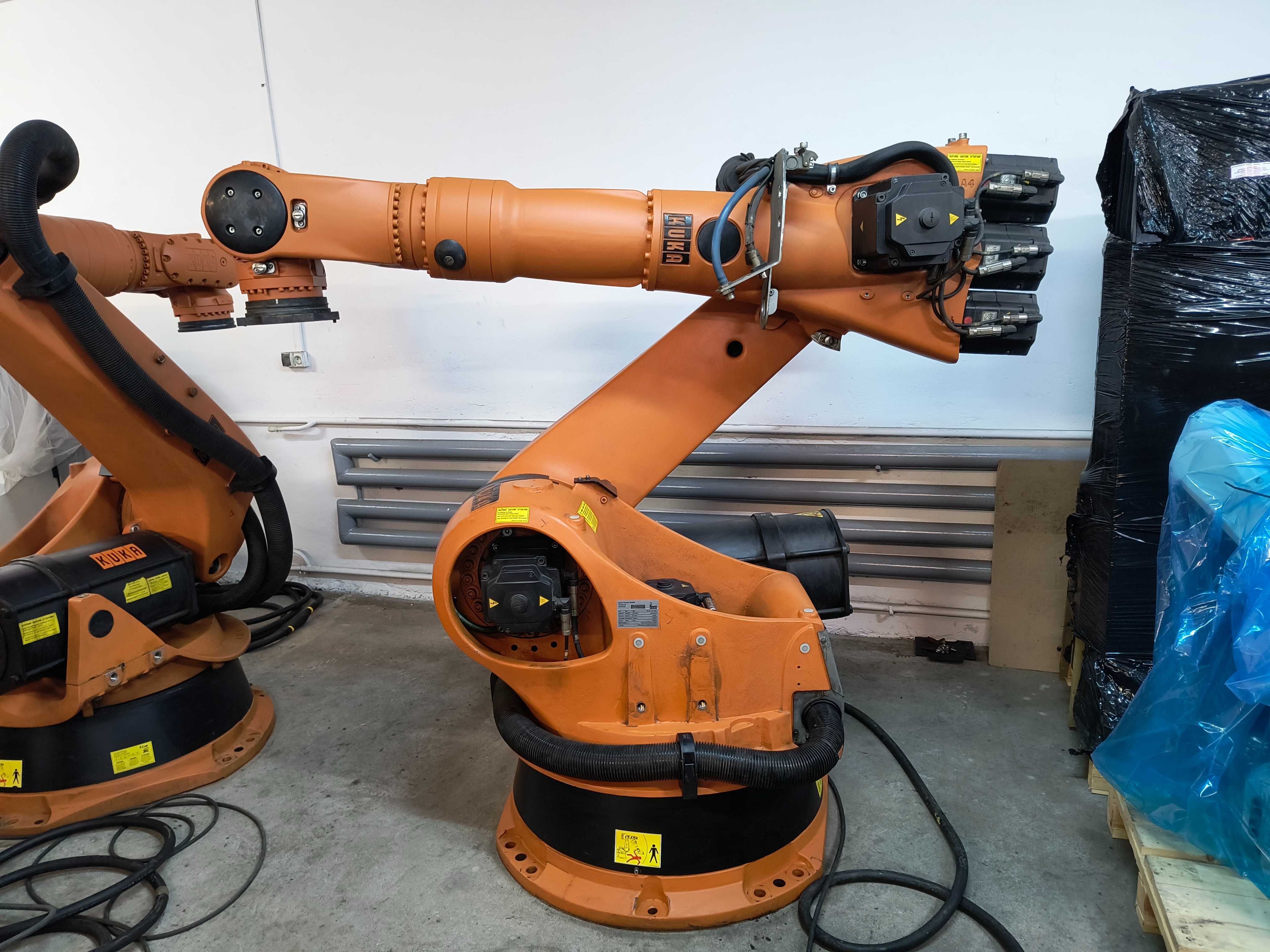Tani robot do paletyzacji worków / Paletyzacja worków robotem KUKA