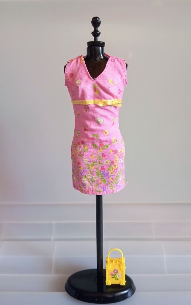 Barbie Pretty Flowers vestido e mala 1999. .