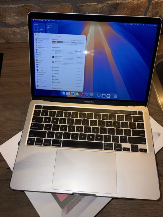 Macbook pro M2 2022 8/256 - touchbar, stan idealny