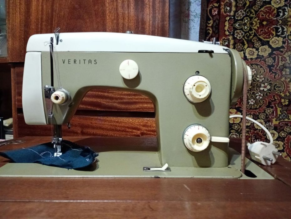 Швейна машинка Veritas