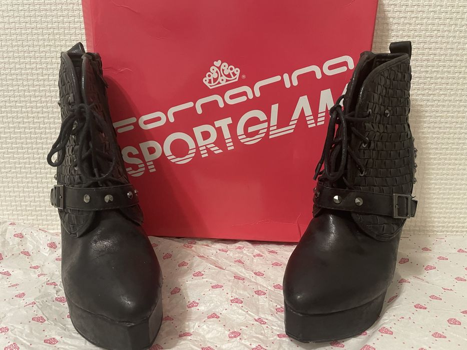 Італійські ботильйони (чоботи) на танкетці Fornarina SportGlam