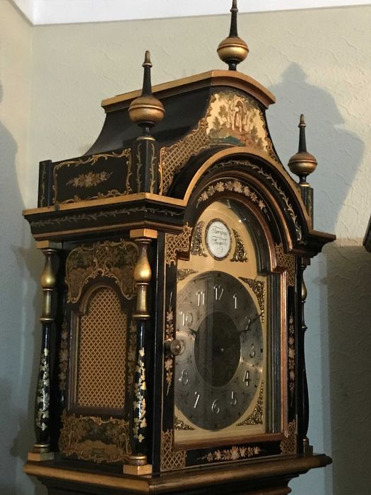 Relógio de pé antigo