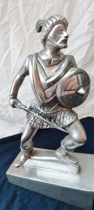 Viriato em estanho maciço