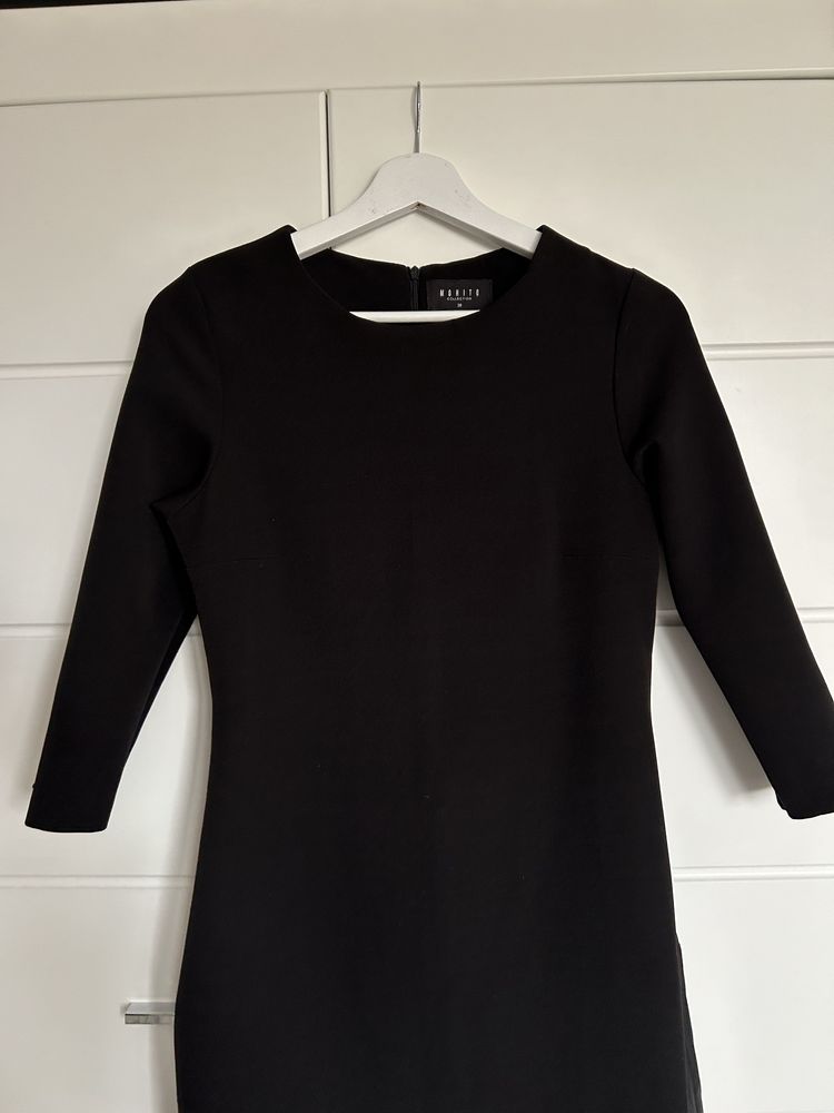 Czarna elegancka dopasowana sukienka z suwakiem mohito 38