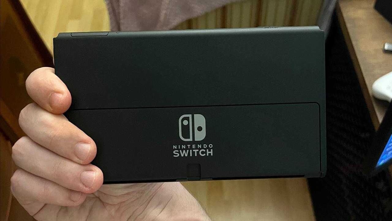 Nintendo Switch OLED + case, grip, mobapad joycons, повний комплект