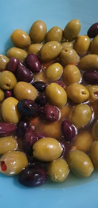 Oliwa z oliwek extra virgin plus 2kg oliwek mix gratis