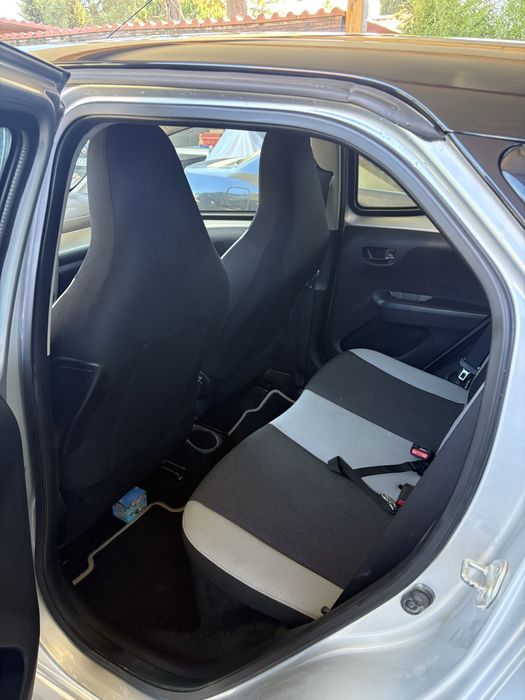 Toyota aygo com 5 lugares