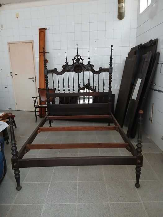 Quarto completo, com cama (sem colchão)
