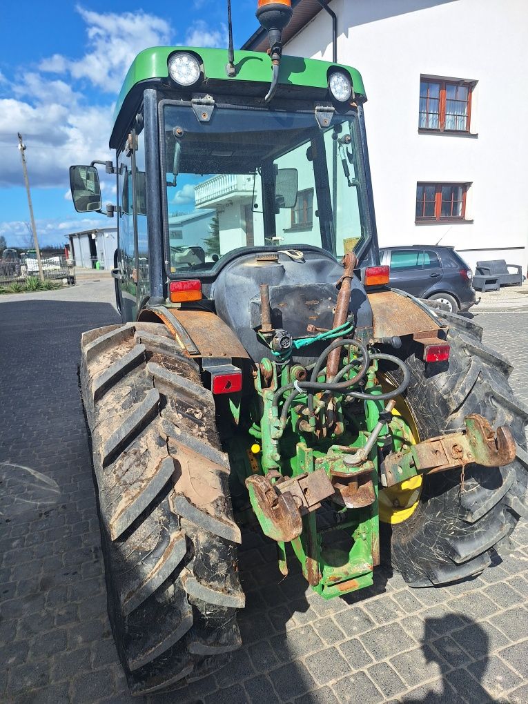 Ciagnik sadowniczy John Deere 5510N sadownik