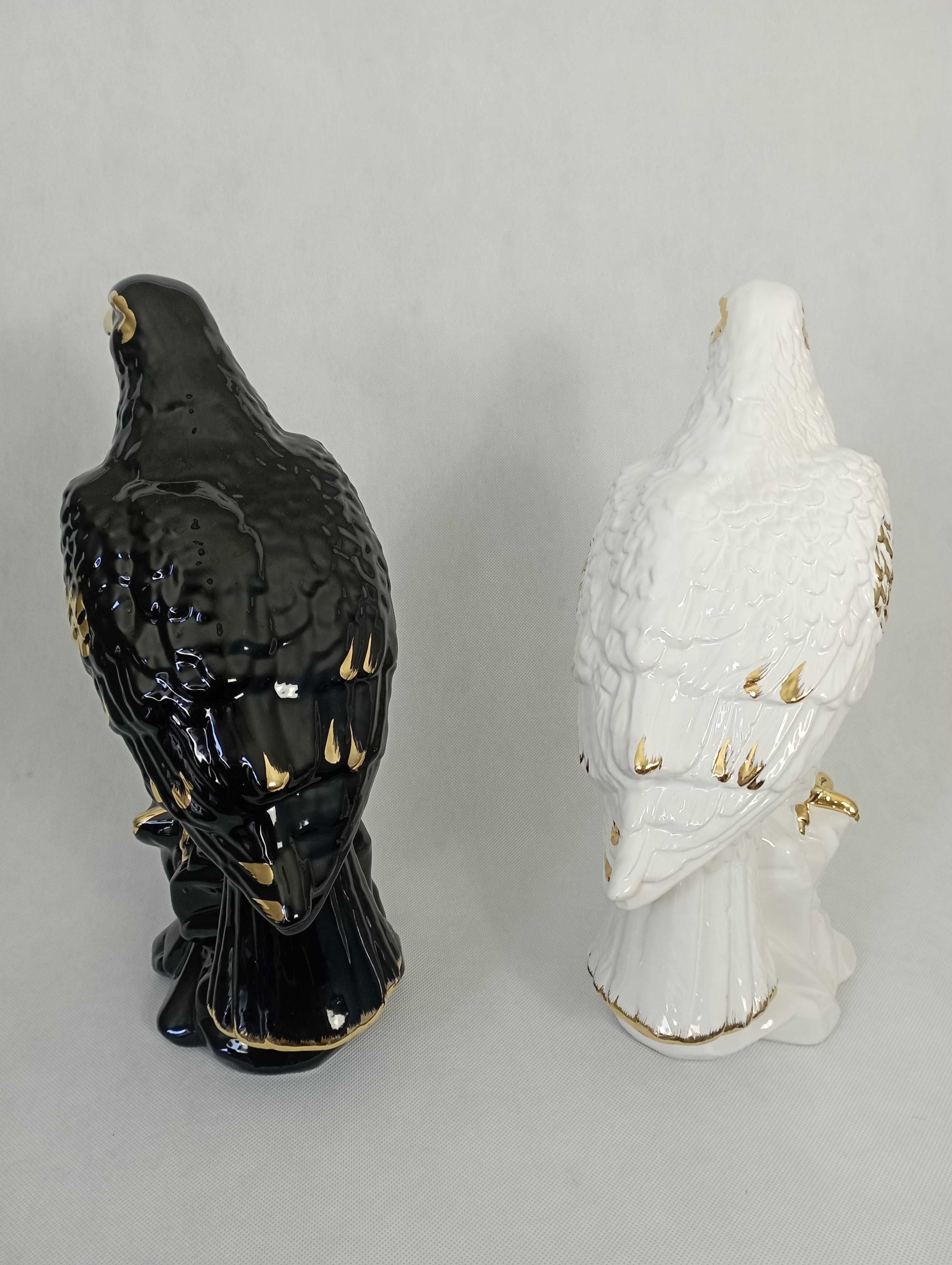 Duże figurki porcelanowych orłów